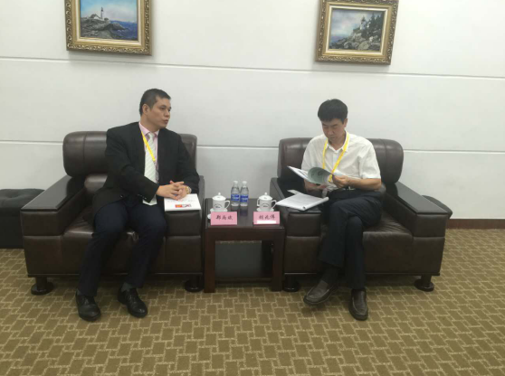 南宫电子游戏董事长郑两斌与临汾市商务局副局长胡兆伟对接洽谈