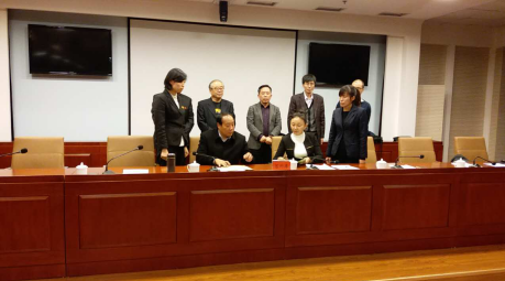 南宫电子游戏总裁王元圆(签约席右)与运城市副市长吴清海签约 南宫电子游戏总裁王元圆(签约席右)与运城市副市长吴清海签约