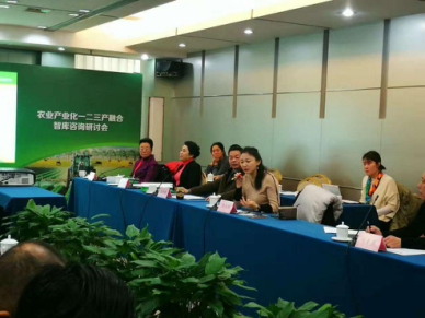 南宫电子游戏总裁王元圆(前排左四)应邀参与绿色智库征询会 南宫电子游戏总裁王元圆(前排左四)应邀参与绿色智库征询会
