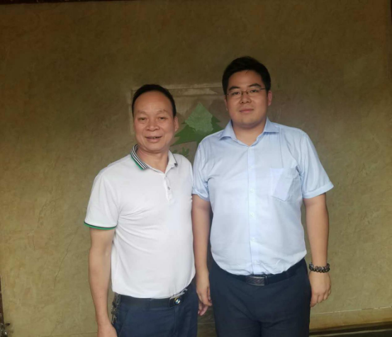 福建雪松岭林业公司官经理(左)与南宫电子游戏乐山子公司姜经理(右) 福建雪松岭林业公司官经理(左)与南宫电子游戏乐山子公司姜经理(右)