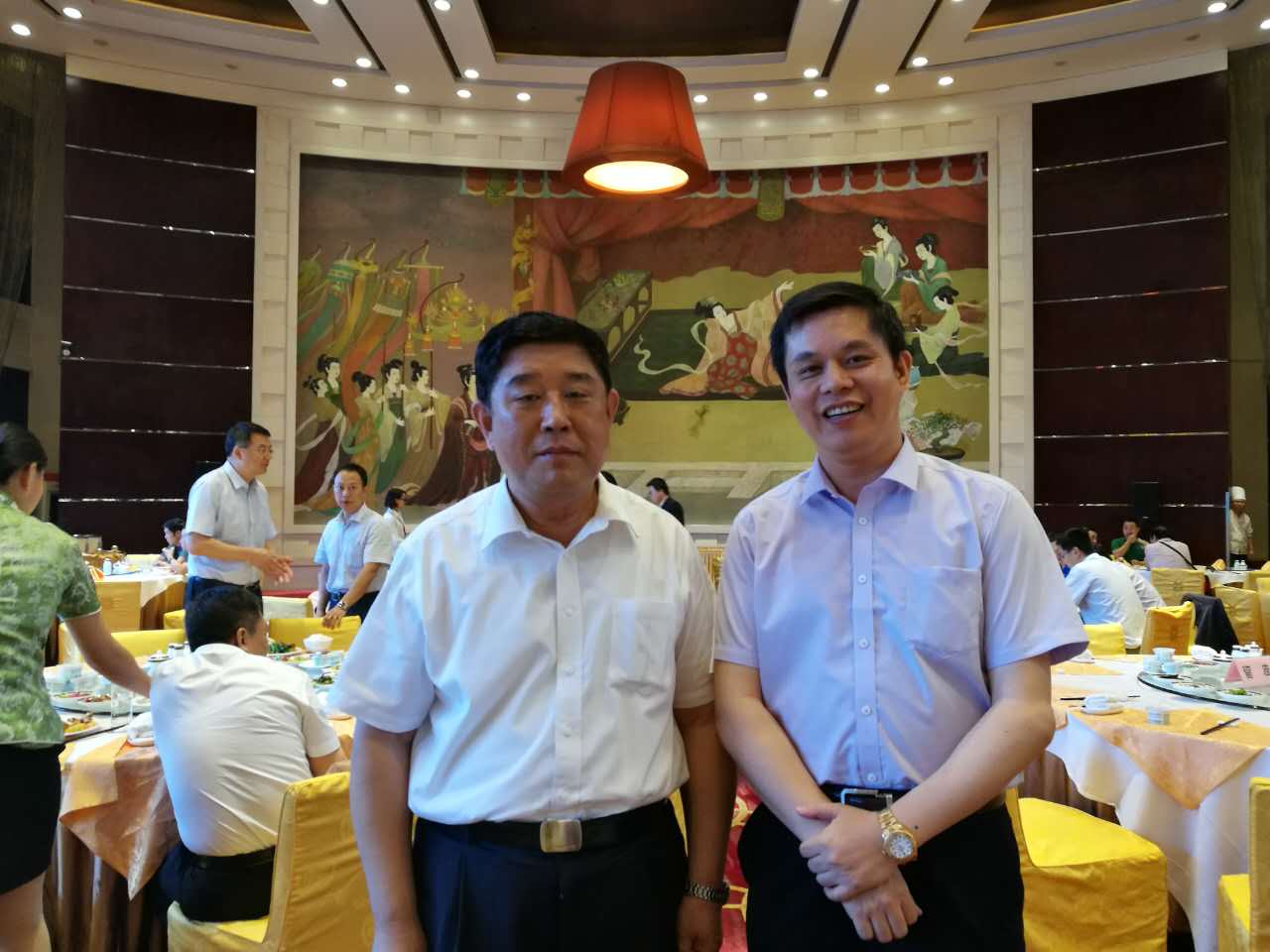 南宫电子游戏831999董事长郑两斌应邀参与民营企业助推山西转型发展会 南宫电子游戏831999董事长郑两斌应邀参与民营企业助推山西转型发展会