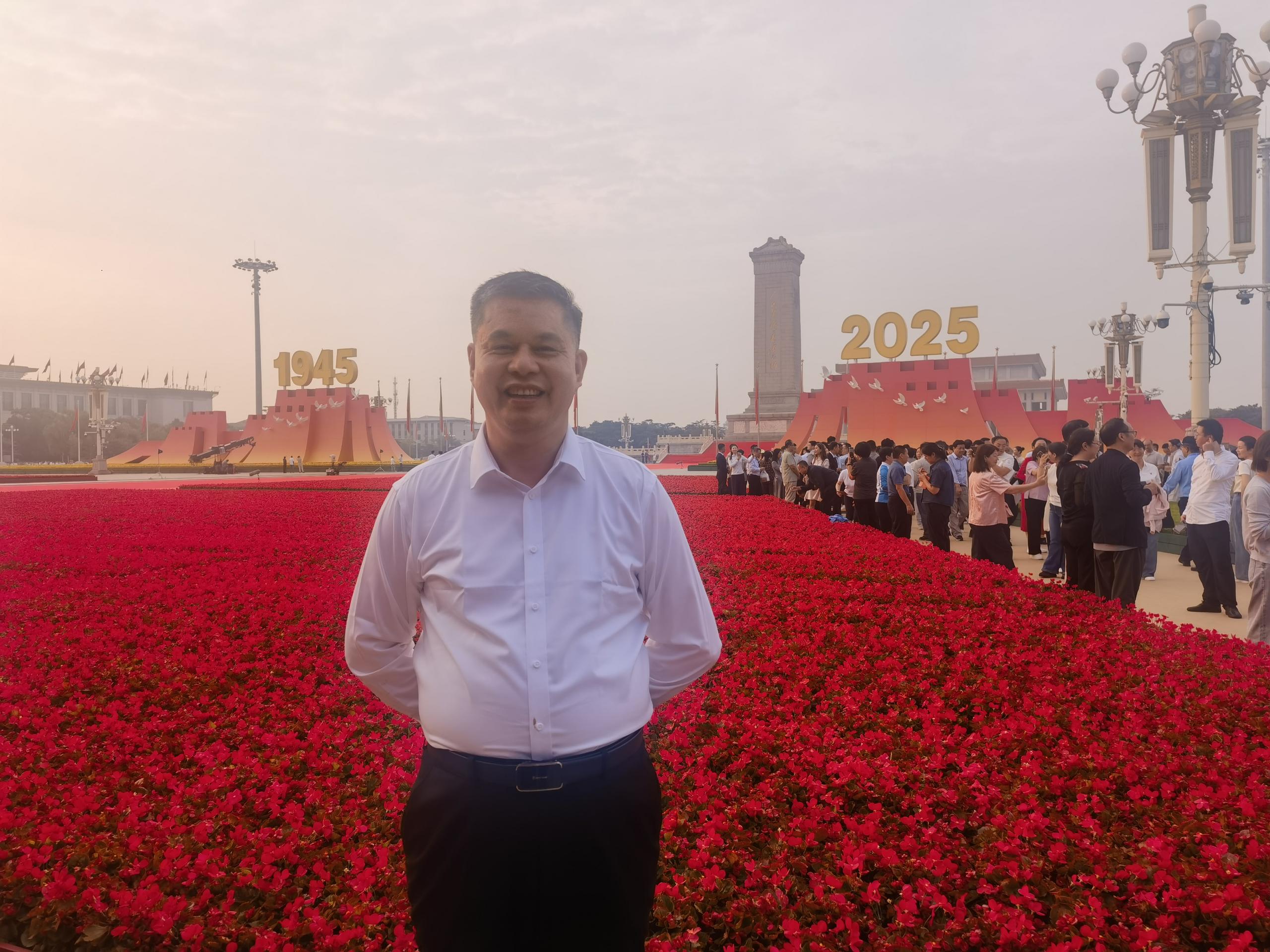 南宫电子游戏｜郑两斌董事长受邀参与九三大阅兵观礼活动